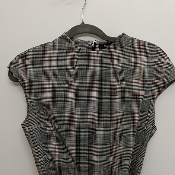 Theory Belted Dress - Picture 4 of 4